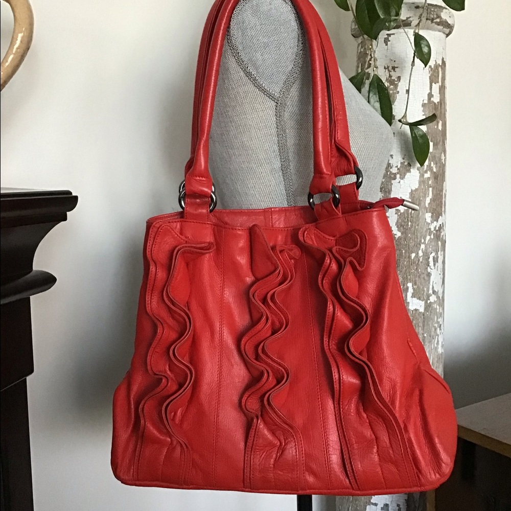 🔥🔥 HOST PICK 🔥🔥 SILVER ROSE leather bag